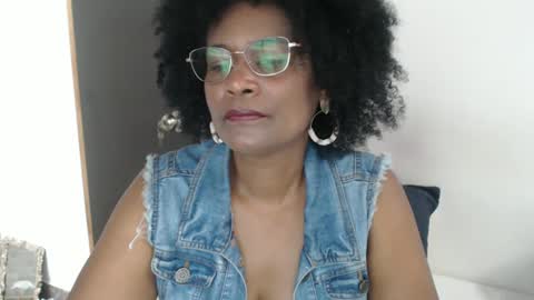Snapshot of roushlove chatting on February 2025 03:42:01 PM luxa online show from February 2025 03:42:01 PM