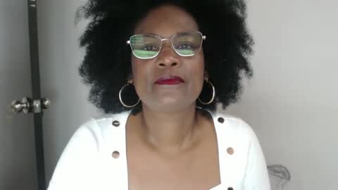Snapshot of roushlove chatting on February 2025 01:21:01 PM luxa online show from February 2025 01:21:01 PM