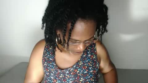 Snapshot of roushlove chatting on March 2025 01:05:01 AM luxa online show from March 2025 01:05:01 AM