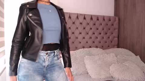 Rouss marie henao  online show from October 2025 02:08:01 PM