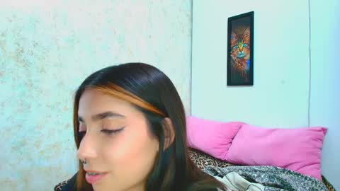 rousse_violet online show from February 2025 08:20:02 PM