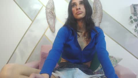 Snapshot of roxana_cyrano chatting on December 2024 07:34:02 PM online show from December 2024 07:34:02 PM