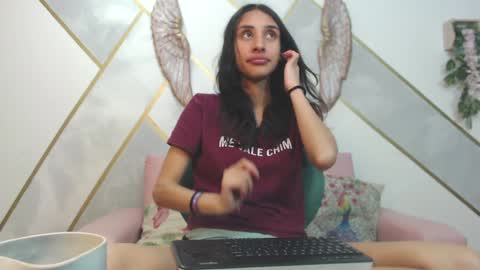 Snapshot of roxana_cyrano chatting on January 2025 07:39:02 PM online show from January 2025 07:39:02 PM