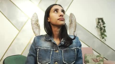 Snapshot of roxana_cyrano chatting on October 2025 08:39:01 PM online show from October 2025 08:39:01 PM