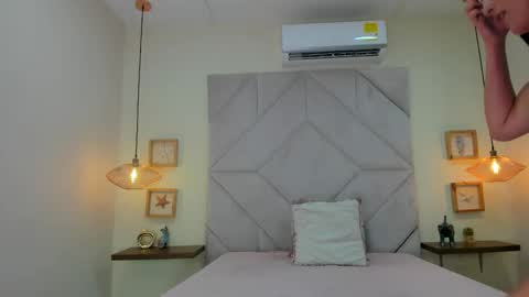 Roxana   online show from October 2025 07:23:02 PM