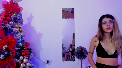 Snapshot of roxanajames__ chatting on December 2024 04:27:02 PM roxy online show from December 2024 04:27:02 PM