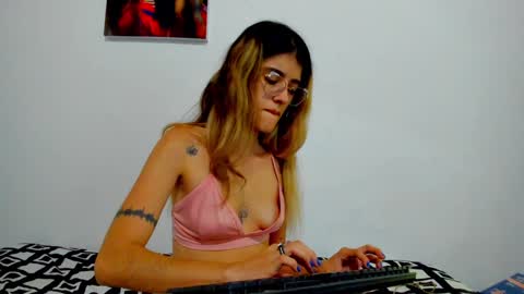 Snapshot of roxanajames__ chatting on December 2024 07:07:02 AM roxy online show from December 2024 07:07:02 AM