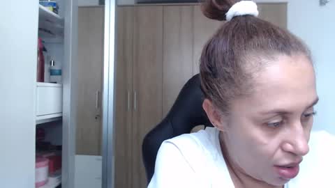 Roxana online show from December 2024 05:01:01 PM