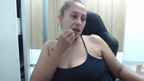 Roxana online show from January 2025 11:22:01 PM