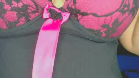 Snapshot of roxanasexy2025 chatting on October 2025 12:11:01 PM roxanasexy2025 online show from October 2025 12:11:01 PM