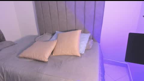 Snapshot of roxanedewalle chatting on November 2025 07:08:02 AM Roxane online show from November 2025 07:08:02 AM