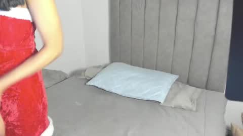 Snapshot of roxanedewalle chatting on November 2025 11:34:02 AM Roxane online show from November 2025 11:34:02 AM