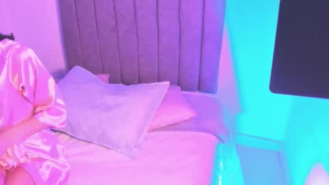 Snapshot of roxanedewalle chatting on December 2025 10:24:01 AM Roxane online show from December 2025 10:24:01 AM