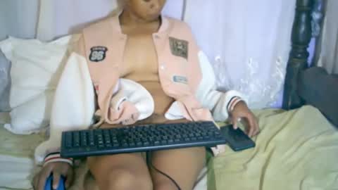 Snapshot of roxanne_98 chatting on February 2025 03:37:01 AM roxanne_98 online show from February 2025 03:37:01 AM