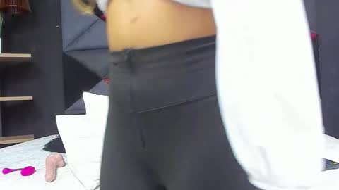 roxanne_evan online show from September 2025 01:16:02 AM