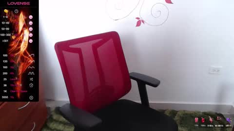 Snapshot of roxanne_summers2 chatting on September 2025 02:21:01 PM Roxanne Summers online show from September 2025 02:21:01 PM