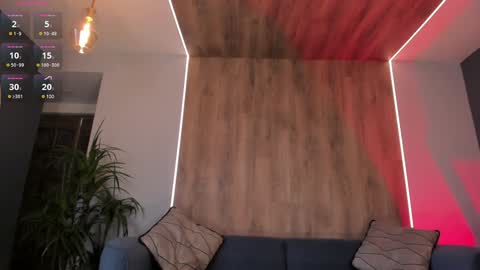Roxanne Hill  online show from December 2024 03:06:01 PM