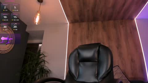 Roxanne Hill  online show from December 2024 03:19:02 PM