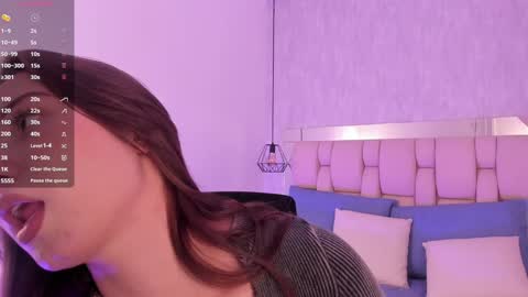 Snapshot of roxie_summers chatting on January 2025 01:53:01 AM Roxie online show from January 2025 01:53:01 AM