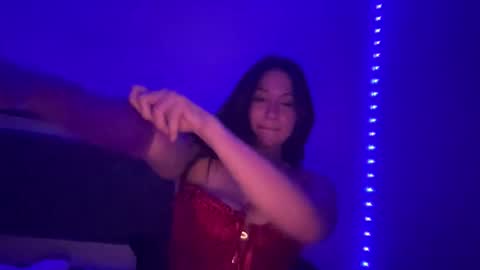 Snapshot of roxie_v chatting on November 2025 04:59:01 AM Roxie online show from November 2025 04:59:01 AM