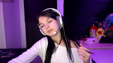 Snapshot of roxiepiurkowski chatting on October 2025 02:24:02 PM Hana online show from October 2025 02:24:02 PM