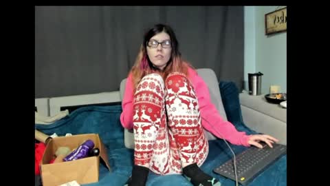 roxihazeleyes online show from January 2025 04:04:01 AM