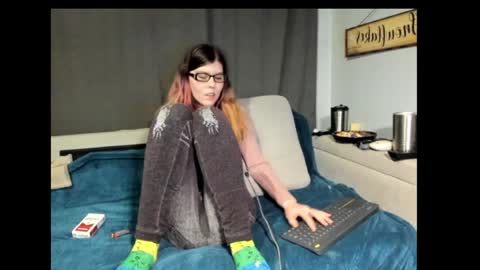 roxihazeleyes online show from January 2025 02:06:02 AM
