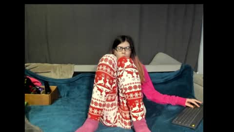 roxihazeleyes online show from January 2025 01:57:02 AM