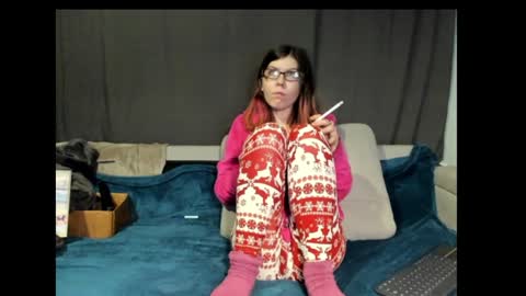 roxihazeleyes online show from January 2025 12:42:01 PM