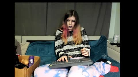 roxihazeleyes online show from January 2025 09:21:01 PM