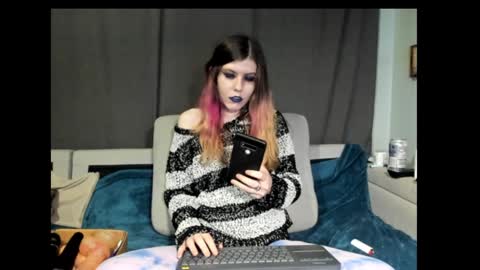 roxihazeleyes online show from January 2025 12:25:01 AM
