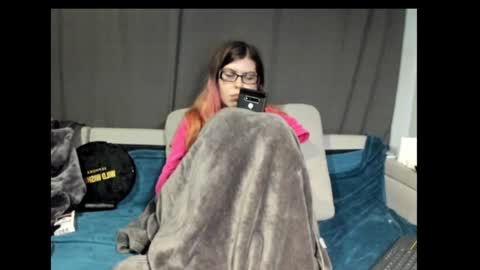 roxihazeleyes online show from January 2025 06:25:01 PM