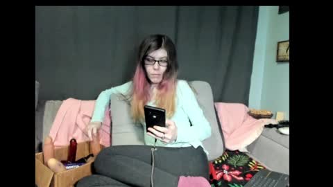 roxihazeleyes online show from January 2025 06:19:02 AM