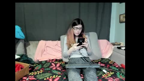 roxihazeleyes online show from January 2025 01:05:02 AM