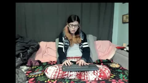 roxihazeleyes online show from January 2025 03:26:02 PM
