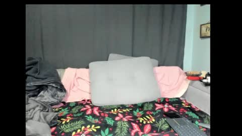 roxihazeleyes online show from January 2025 12:18:01 AM