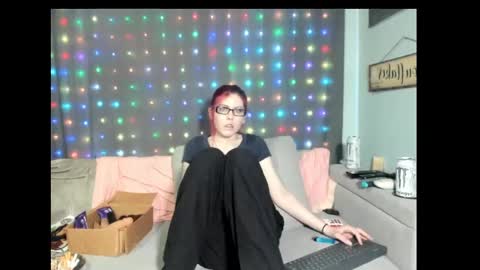 roxihazeleyes online show from February 2025 04:09:02 AM