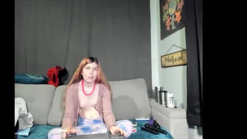 Snapshot of roxihazeleyes chatting on October 2025 06:05:01 AM roxihazeleyes online show from October 2025 06:05:01 AM