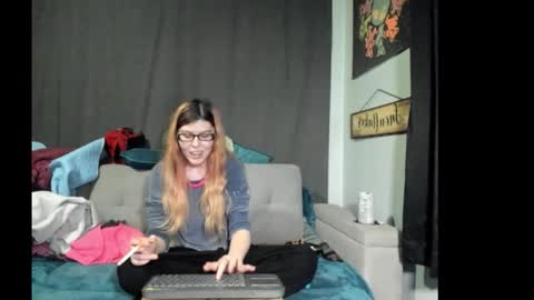 Snapshot of roxihazeleyes chatting on November 2025 01:19:01 AM roxihazeleyes online show from November 2025 01:19:01 AM