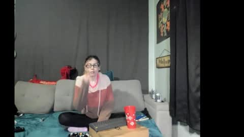 Snapshot of roxihazeleyes chatting on November 2025 01:37:01 AM roxihazeleyes online show from November 2025 01:37:01 AM