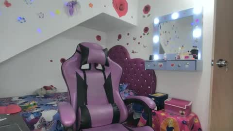 Snapshot of roxy_lu_07 chatting on October 2025 02:01:01 AM Roxy online show from October 2025 02:01:01 AM