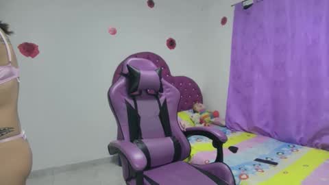 Snapshot of roxy_lu_07 chatting on December 2025 03:34:01 AM Roxy online show from December 2025 03:34:01 AM