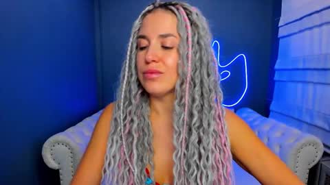 Roxy online show from September 2025 02:04:02 AM