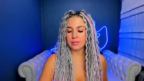 Roxy online show from October 2025 01:17:01 AM