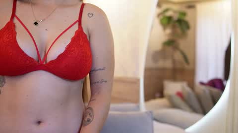 Snapshot of roxy_vega chatting on October 2025 12:35:01 PM Roxy online show from October 2025 12:35:01 PM