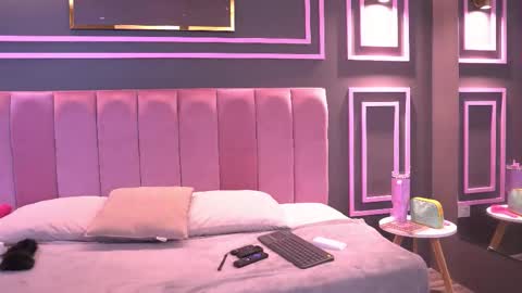 Snapshot of roxy_vega chatting on October 2025 12:07:02 PM Roxy online show from October 2025 12:07:02 PM