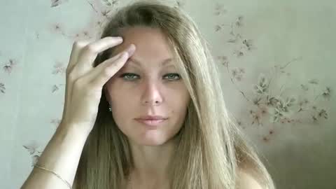 Snapshot of roxyfox18x01 chatting on September 2025 06:18:01 AM roxyfox18x01 online show from September 2025 06:18:01 AM