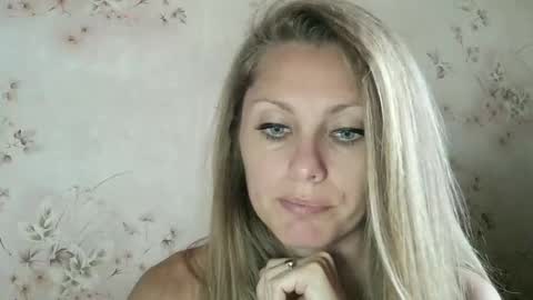 Snapshot of roxyfox18x01 chatting on September 2025 06:40:02 AM roxyfox18x01 online show from September 2025 06:40:02 AM