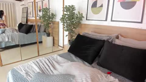 Snapshot of roxylior chatting on November 2025 08:10:01 PM online show from November 2025 08:10:01 PM