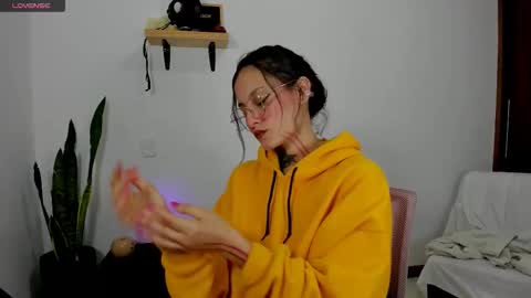 Snapshot of roxyvenom chatting on October 2025 02:12:02 AM roxy online show from October 2025 02:12:02 AM